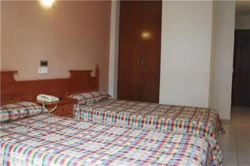 Hostal Los Manos Blanes Eksteriør bilde